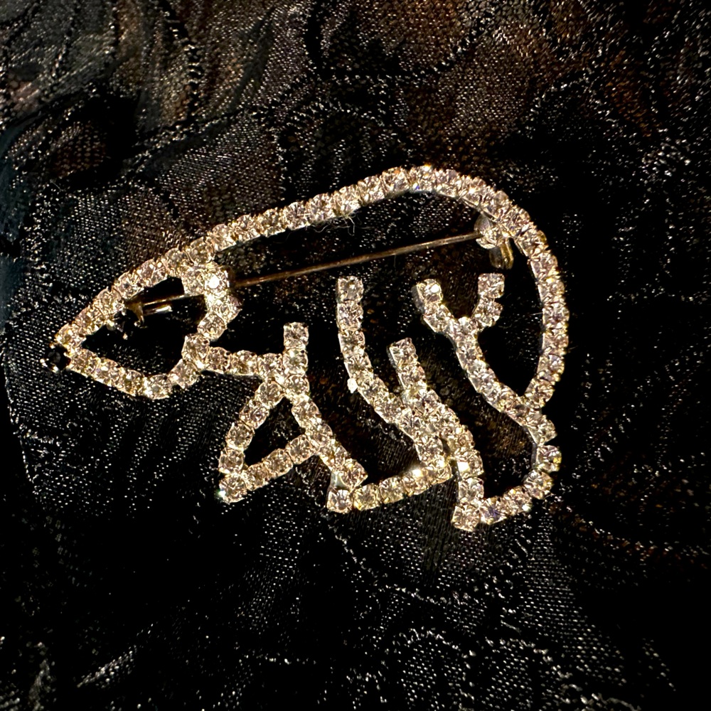 GORGEOUS *VINTAGE* POLAR BEAR PIN!!